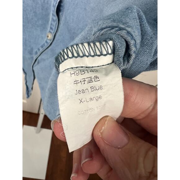 Women's XL Light Wash Denim Jean Blouse Top Roll Tab Sleeves Classic Staple - Picture 3 of 8